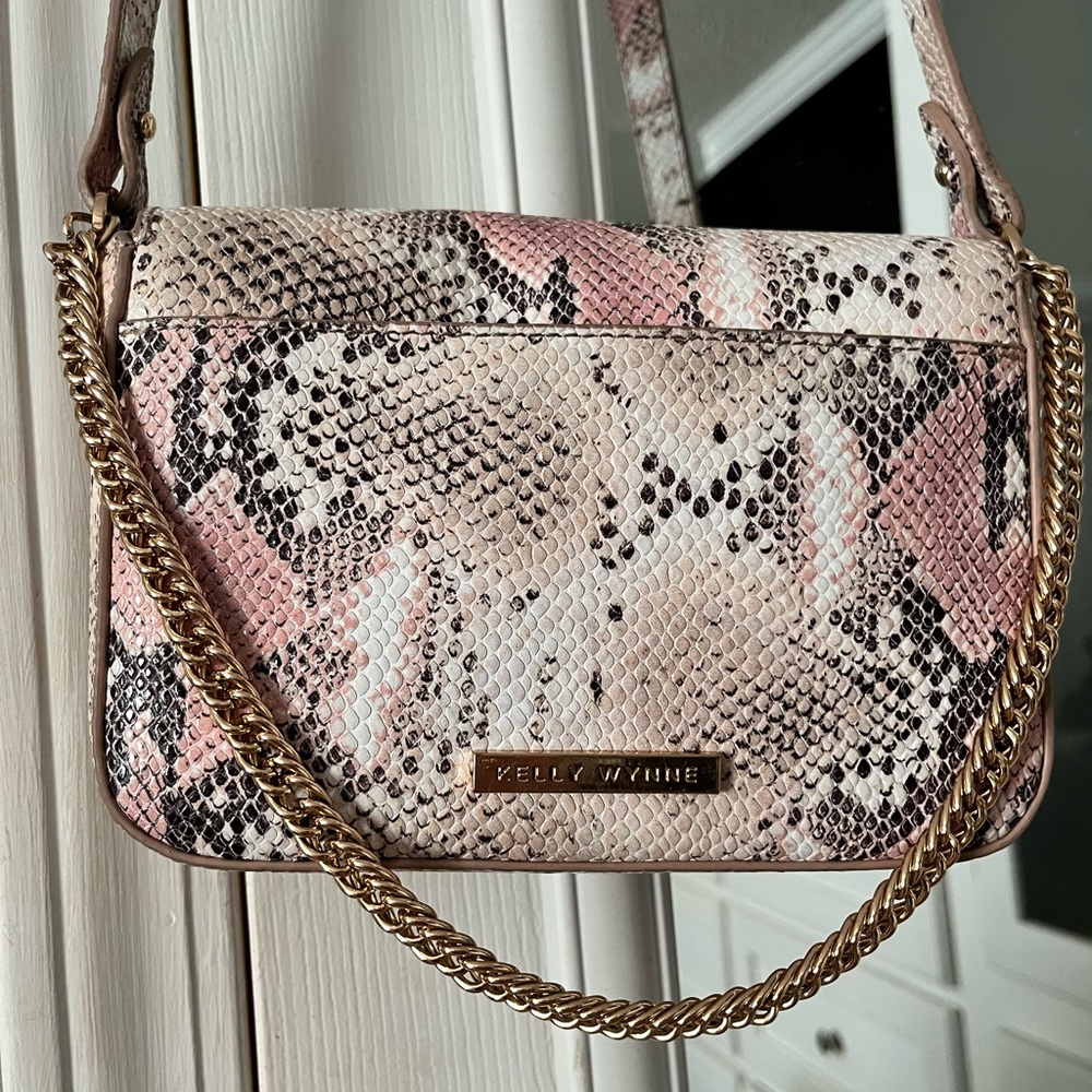 Kelly Wynne Crossbody